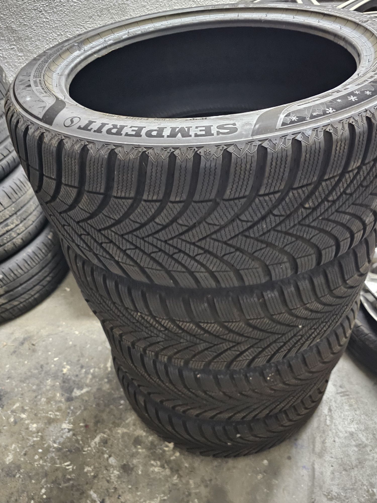 4 pneus 245/45 R19 como novos