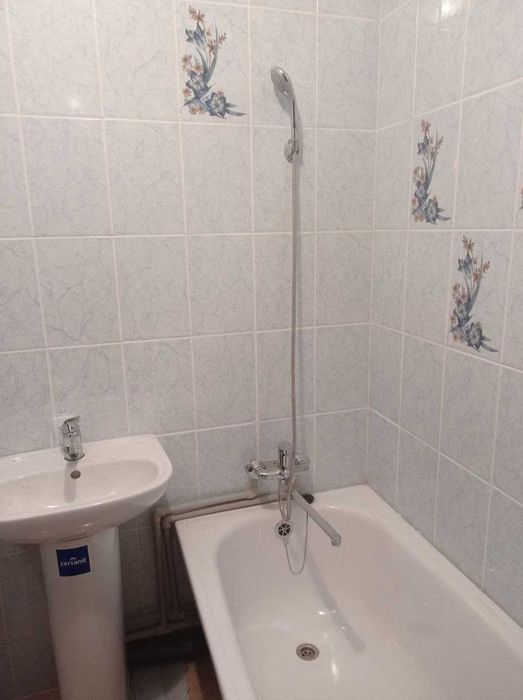 Центр, Харчука, 3-кім, 62м, поверх 3/5, з ділянкою для зелені