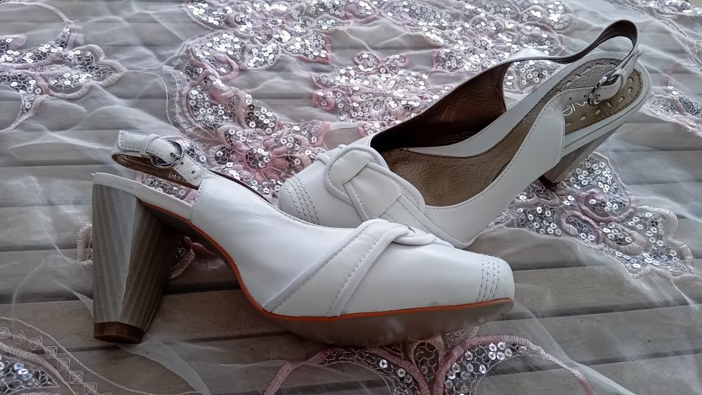 Buty na obcasie 39,czułenka, Reserved białe, ecru
