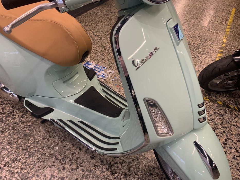 Vespa 125 Primavera Como Nova, com Top Case Vespa, Apenas 528 Kms