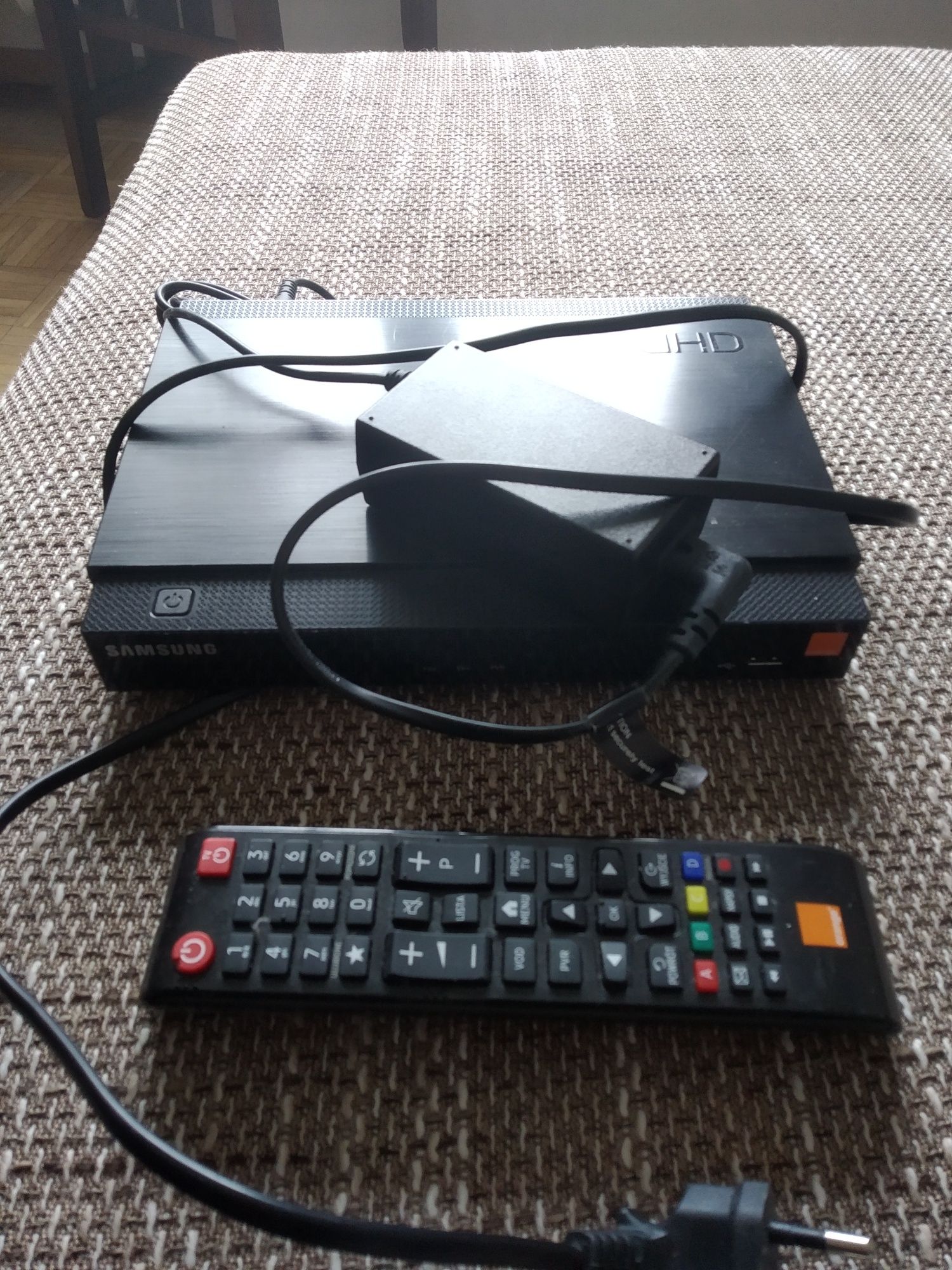 Samsung icu 100 dekoder uhd HDMI pilot Orange