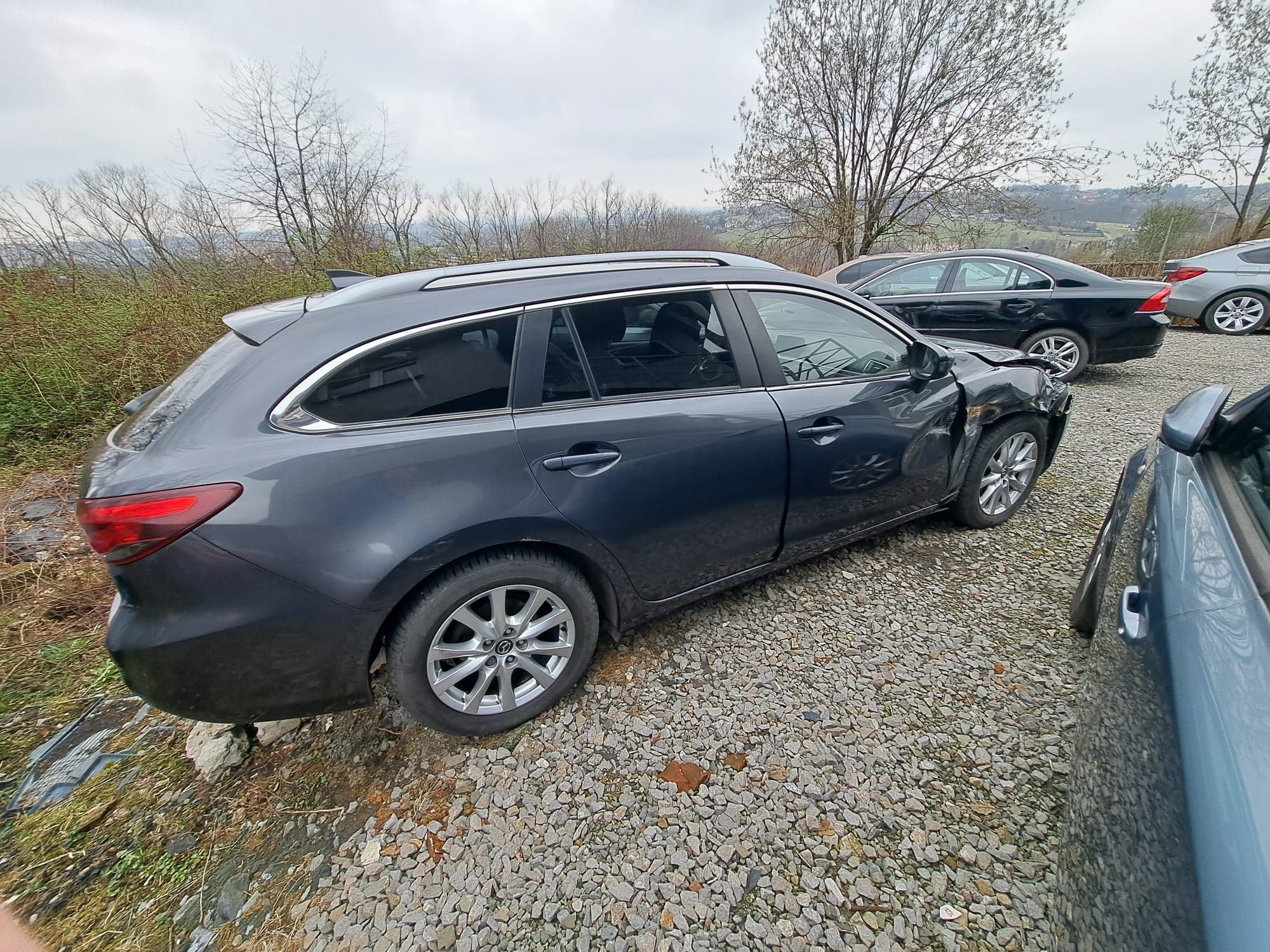 Mazda 6 2.2 d lift  lekko uszkodzona pali jezdzi