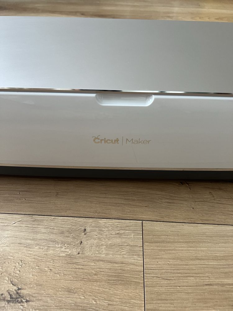 Ploter Cricut maker 2