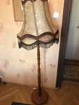Lampa stojąca z abażurem. Dawny PRL.