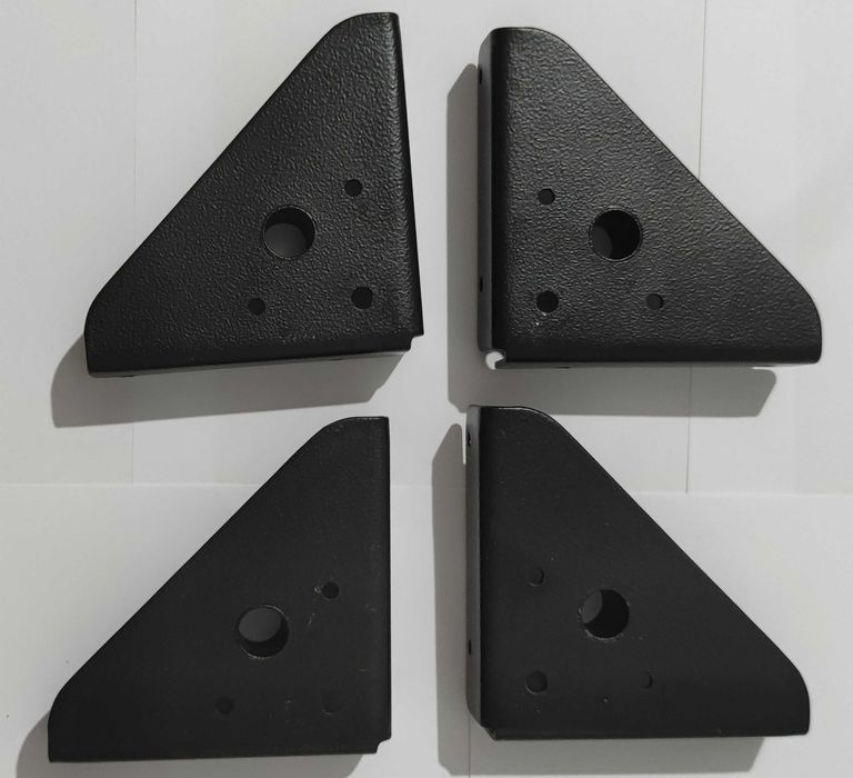 Reforço de canto triangular em aço união entre duas superfícies