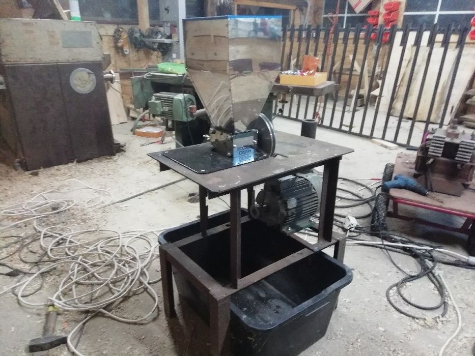 Gniotownik śrutownik walcowy do zboża kukurydzy