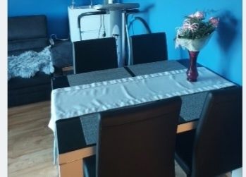 Sprzedam stół z krzesłami