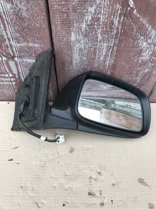 Праве зеркало Toyota Avensis T25