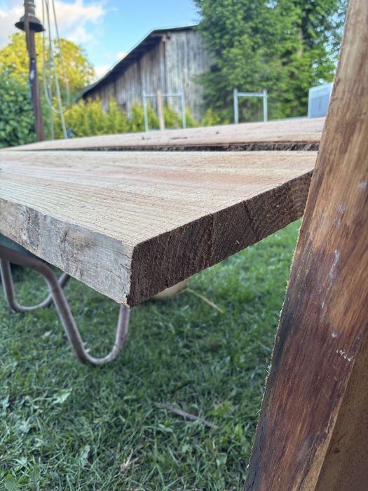 Lite drewno na stoly