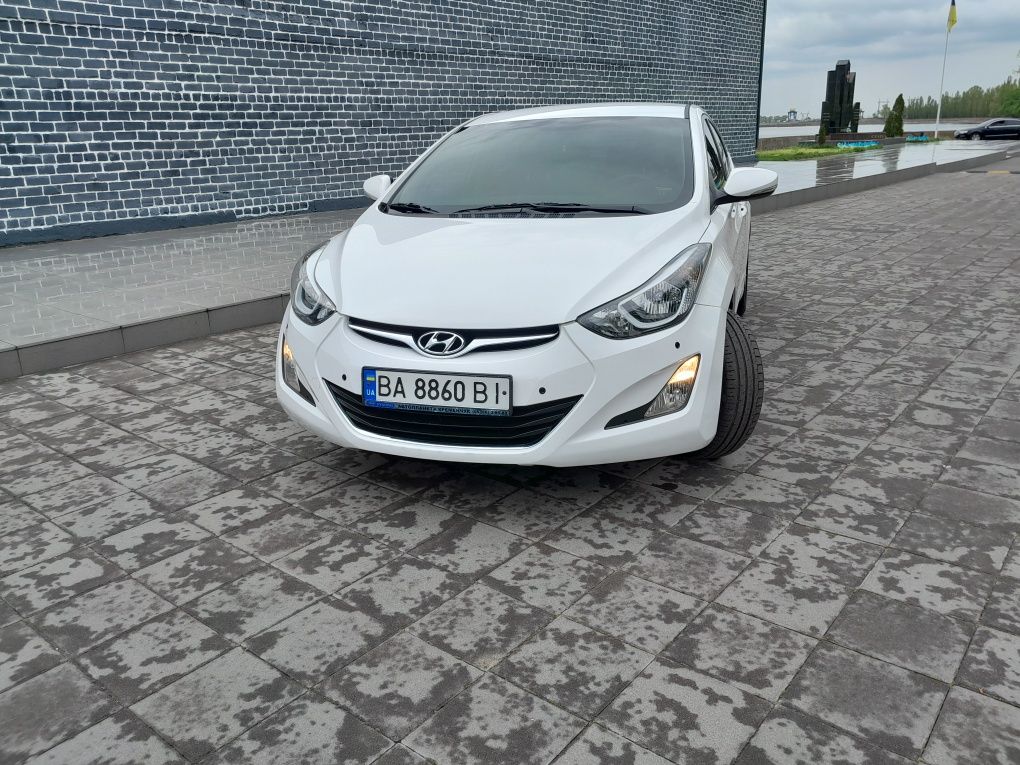 Hyundai Elantra 1.8gls 2015год