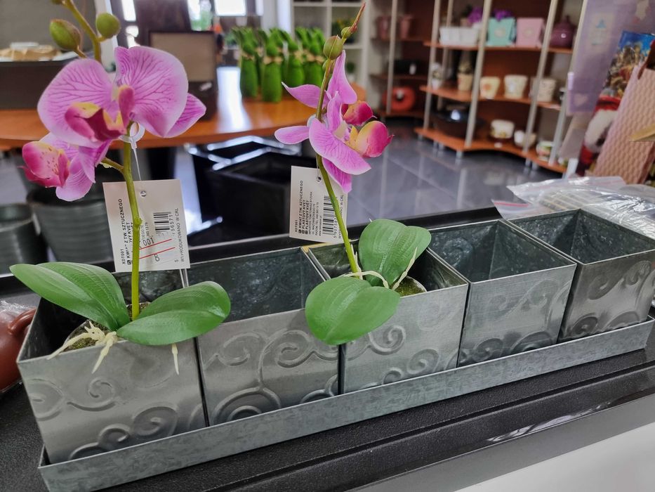 donice osłonki metalowe ogrodowe doniczki kwiaty kwietniki metalowa