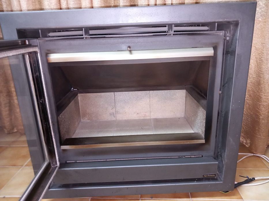 Recuperador de calor com ventilador e moldura.