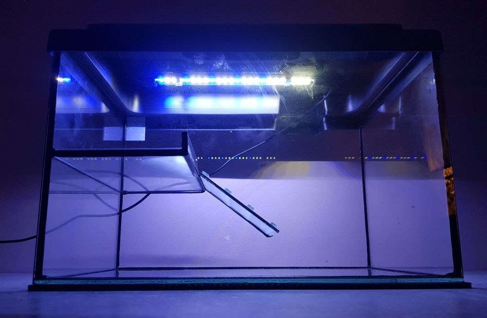 Terrarium dla żółwia wodnego 40 z pokrywą ledowa