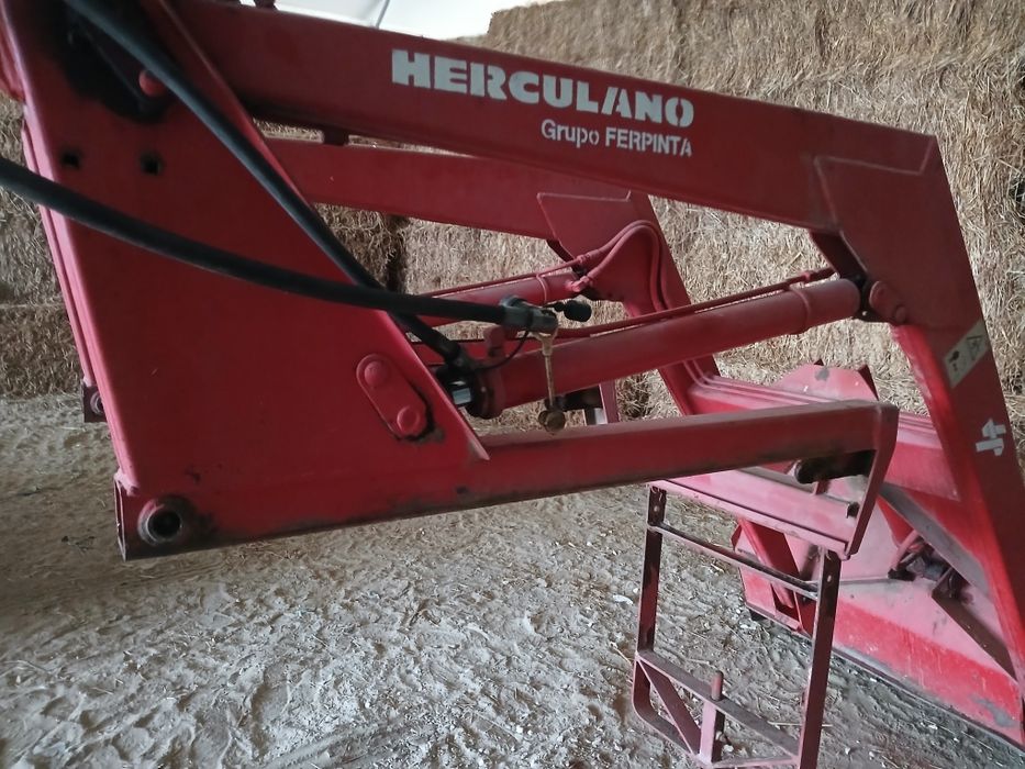 Carregador frontal pouco usado