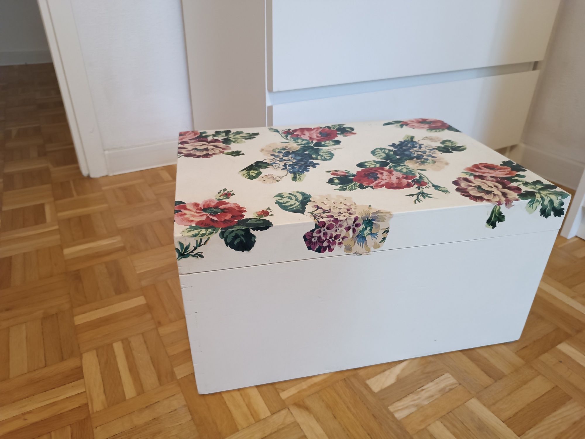 Skrzynia  kufer do przechowywania vintage decoupage
