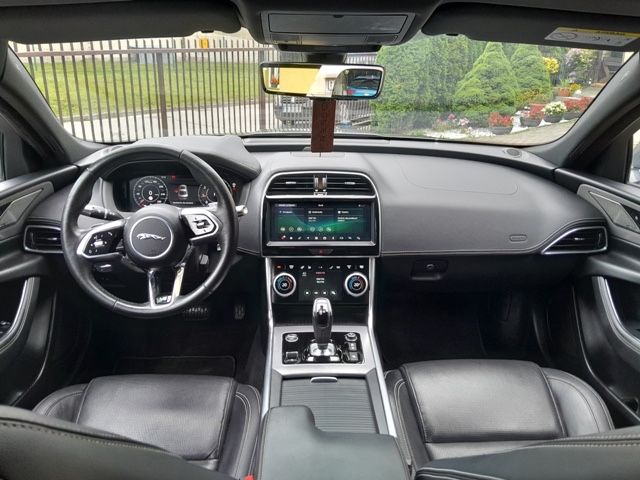 Jaguar Xe 250ps r-dynamic