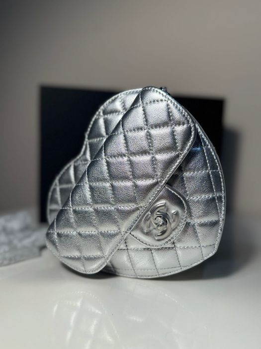 Srebrna torebka serce CC Chanel skóra cielęca