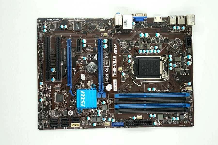 Komputer stacjonarny wraz z monitorem TV i SSD