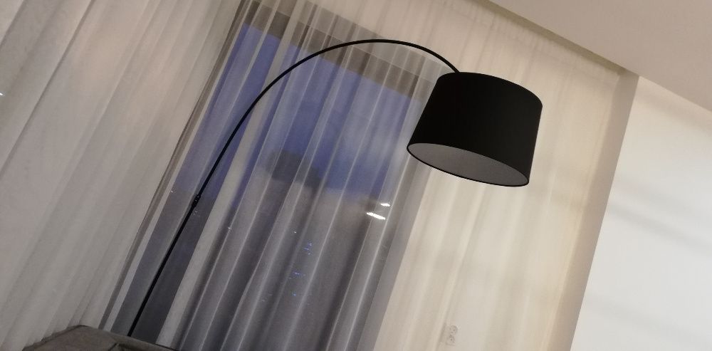 Lampa stojąca Constanza czarna elegancka do salonu