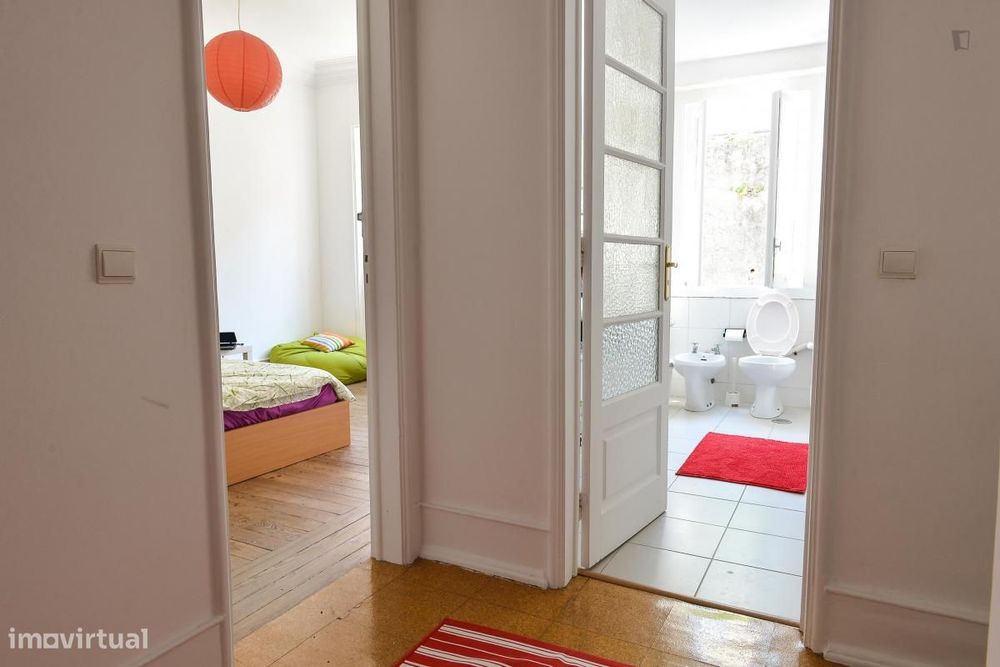 Quarto - localizado em Alameda Lisbon