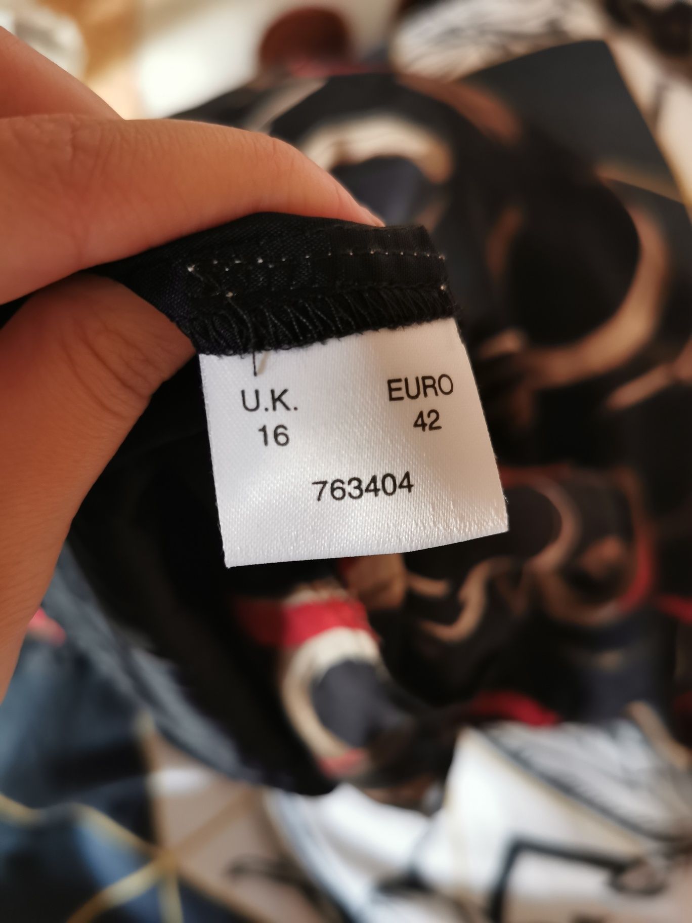 Bluzka jedwabna jedwab czarna dekolt kwadrat kryształki zdobiona M 38