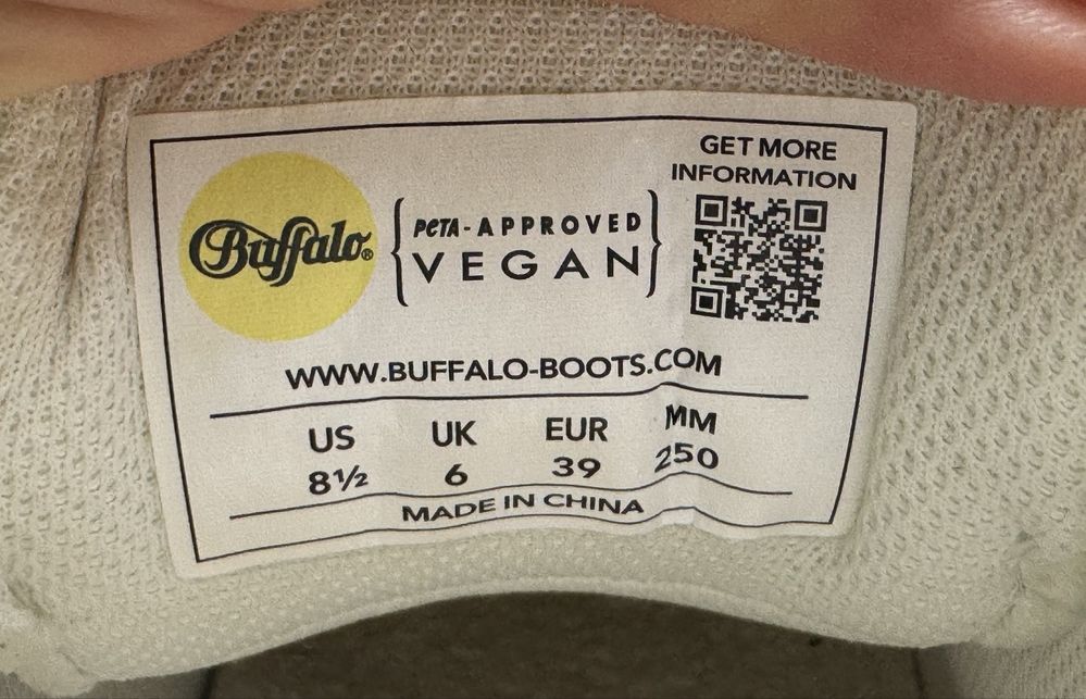 Продам кроссовки Buffalo