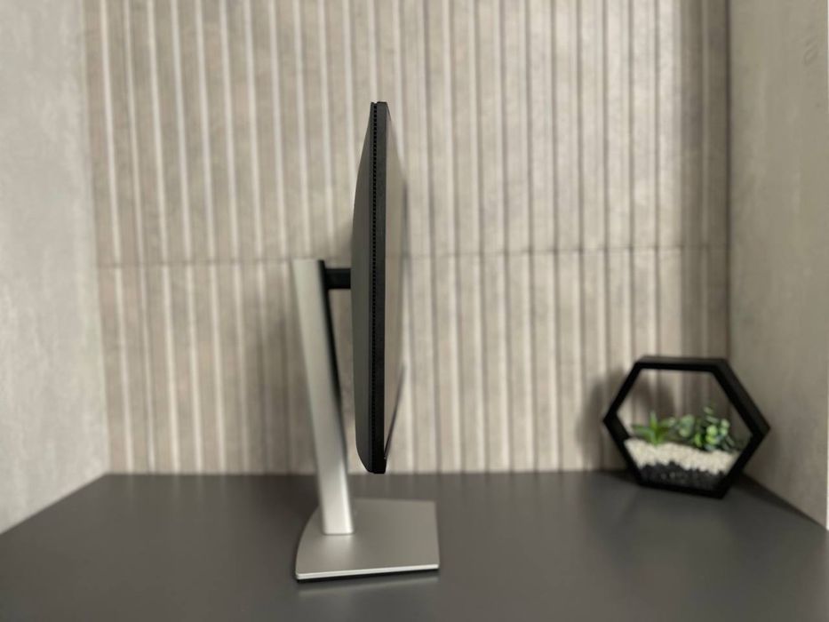 Безрамковий монітор DELL 24 дюйми full hd