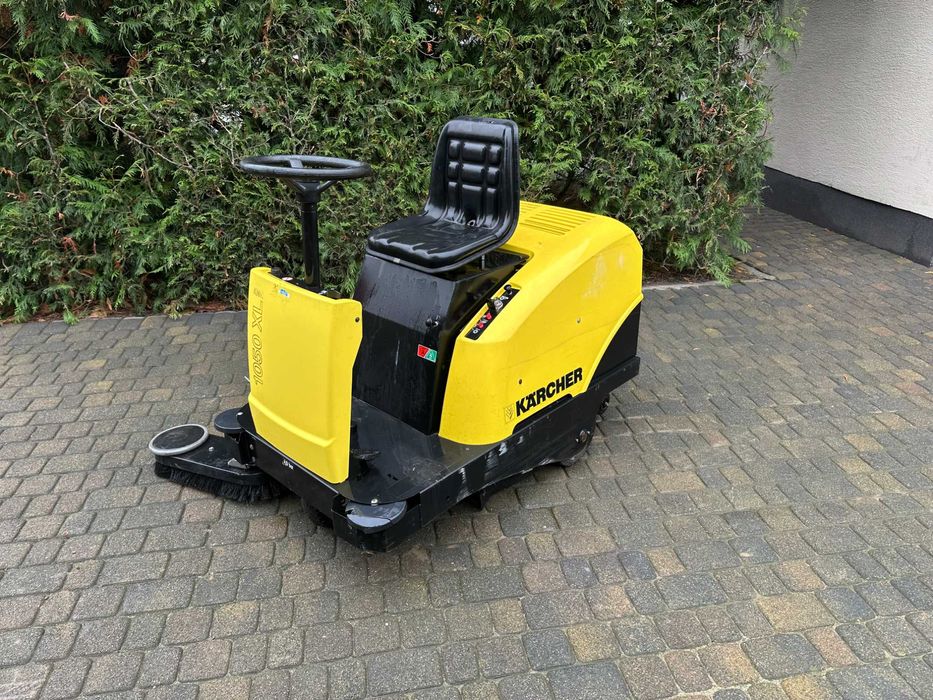 Zamiatarka spalinowa KARCHER KMH 1050 xl Honda Gx 160 samojezdna