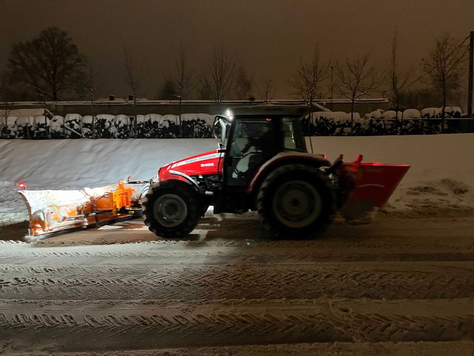 odśnieżanie ,mycie , czyszczenie  dróg i placów
