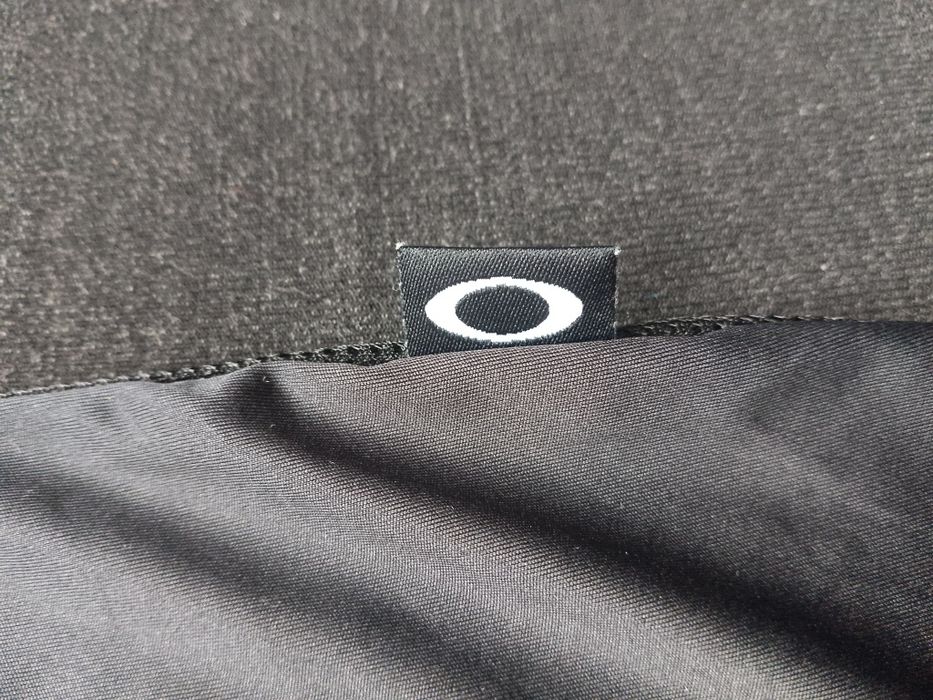 Продам чехол Oakley для очков