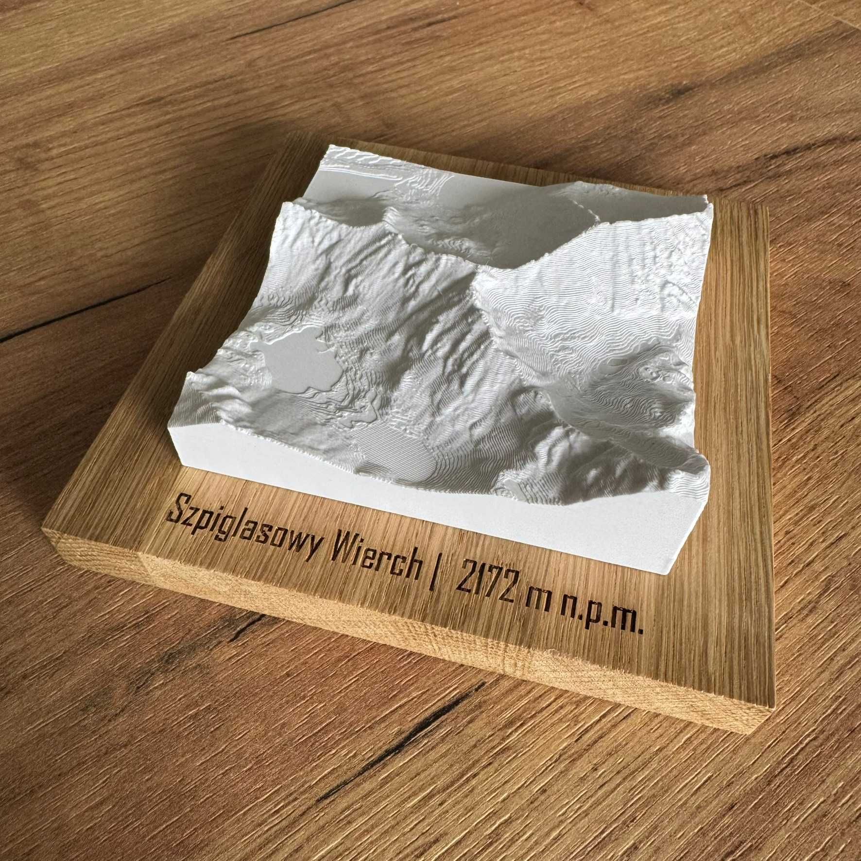 Makiety 3D Tatr – wyjątkowe modele górskie na drewnianej podstawie!