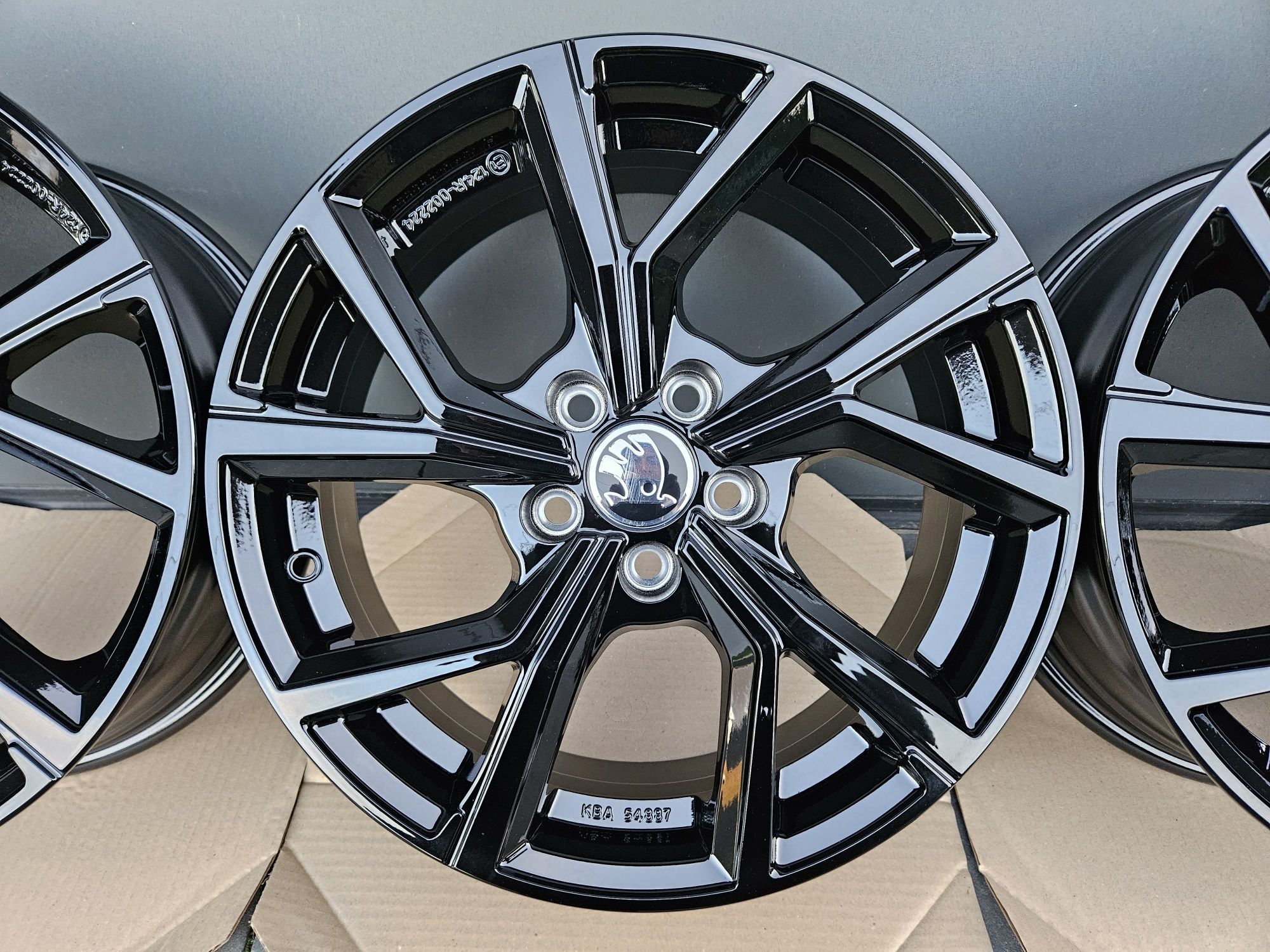 SKODA KODIAQ 18 " Nowe 5x112 Škoda Kodiaq I / II Felgi Czarne Alufelgi