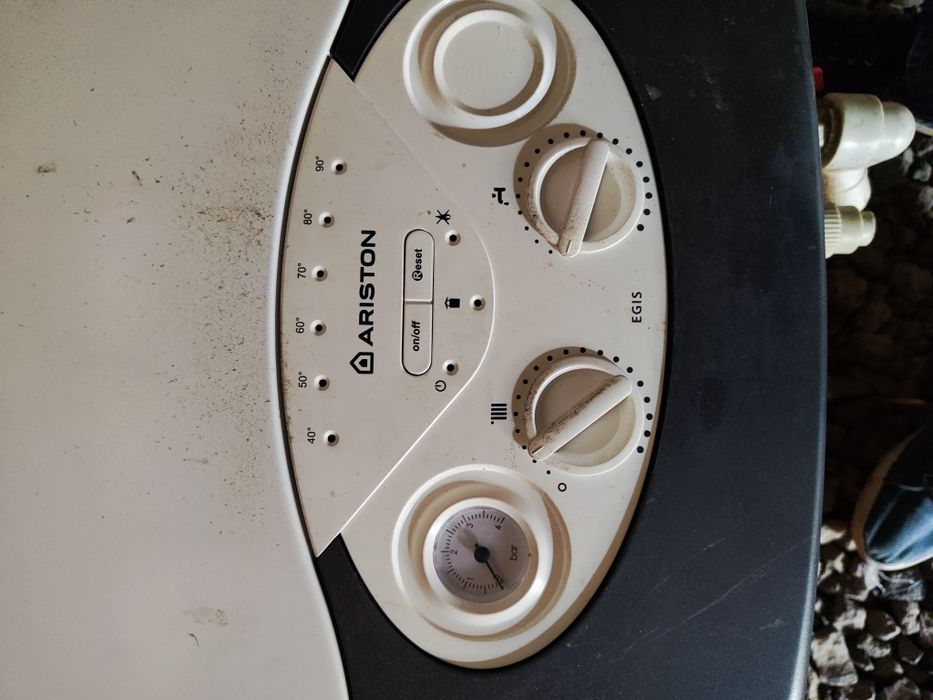Продам газовый котел Ariston