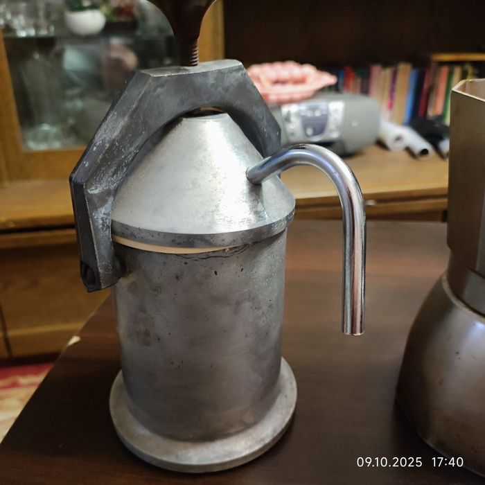 Продам гейзерні кофеваркии