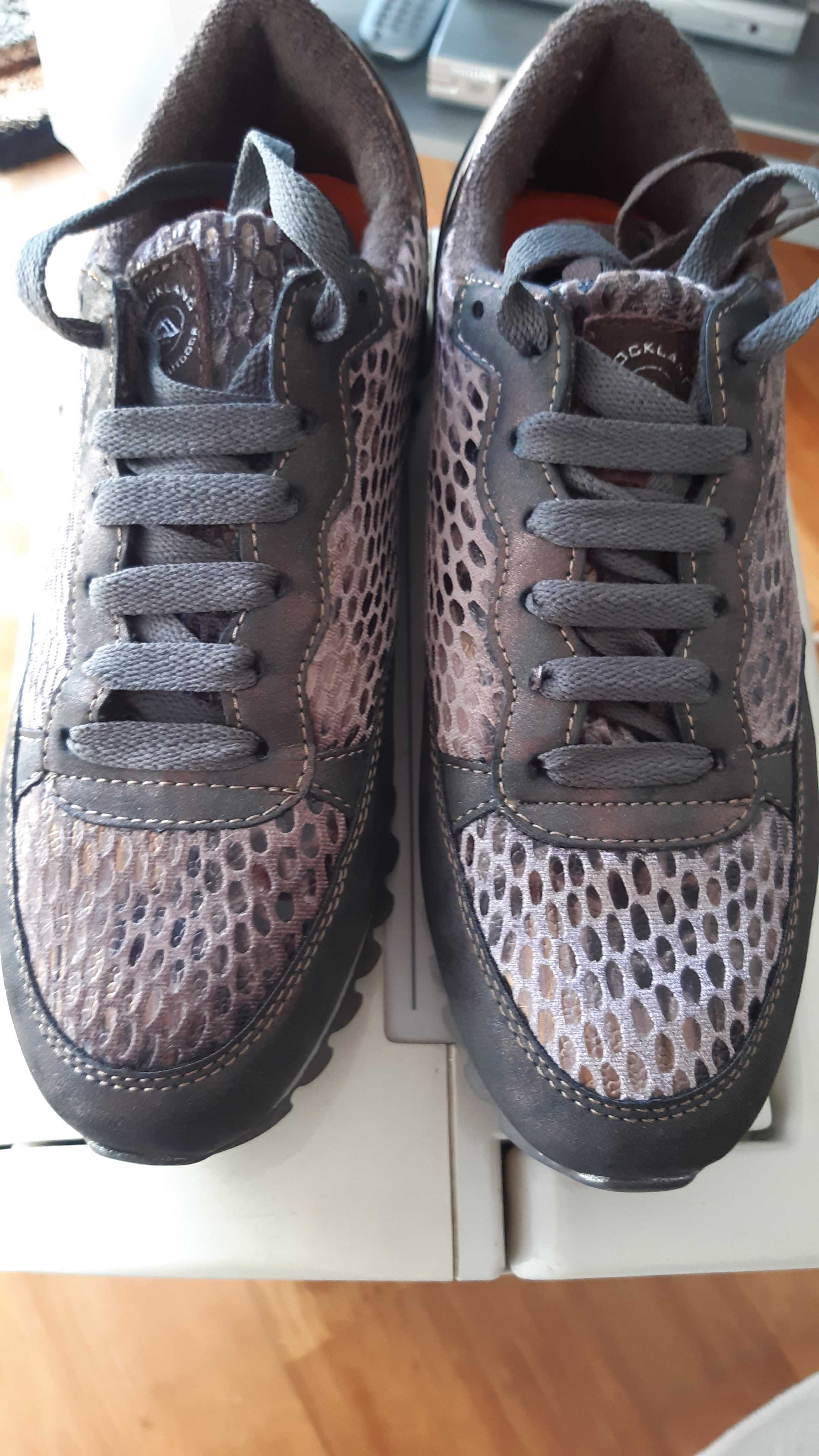 Tenis casual imitação pele de cobra T39