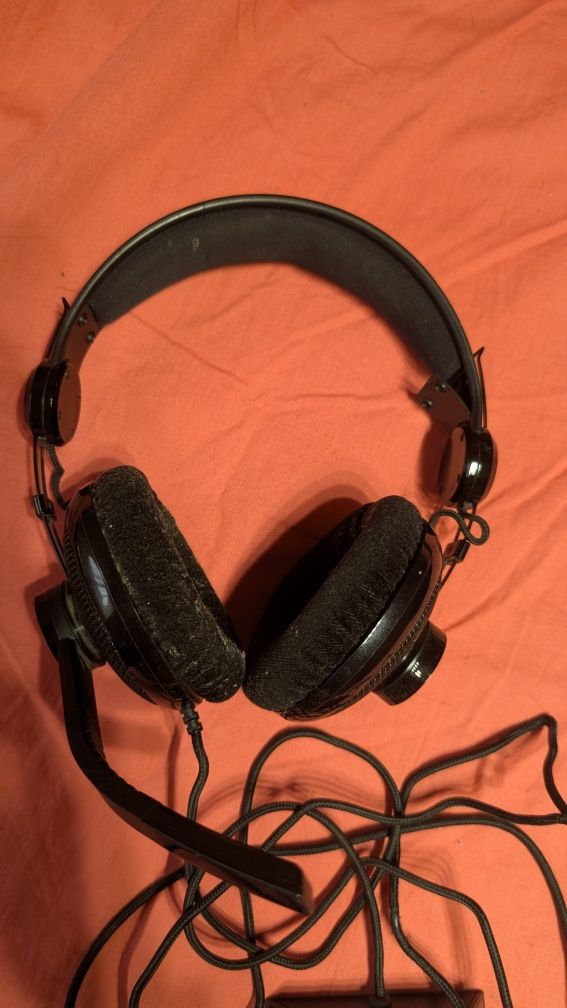 Навушники (ігрова фурнітура)  Razer Megalodon