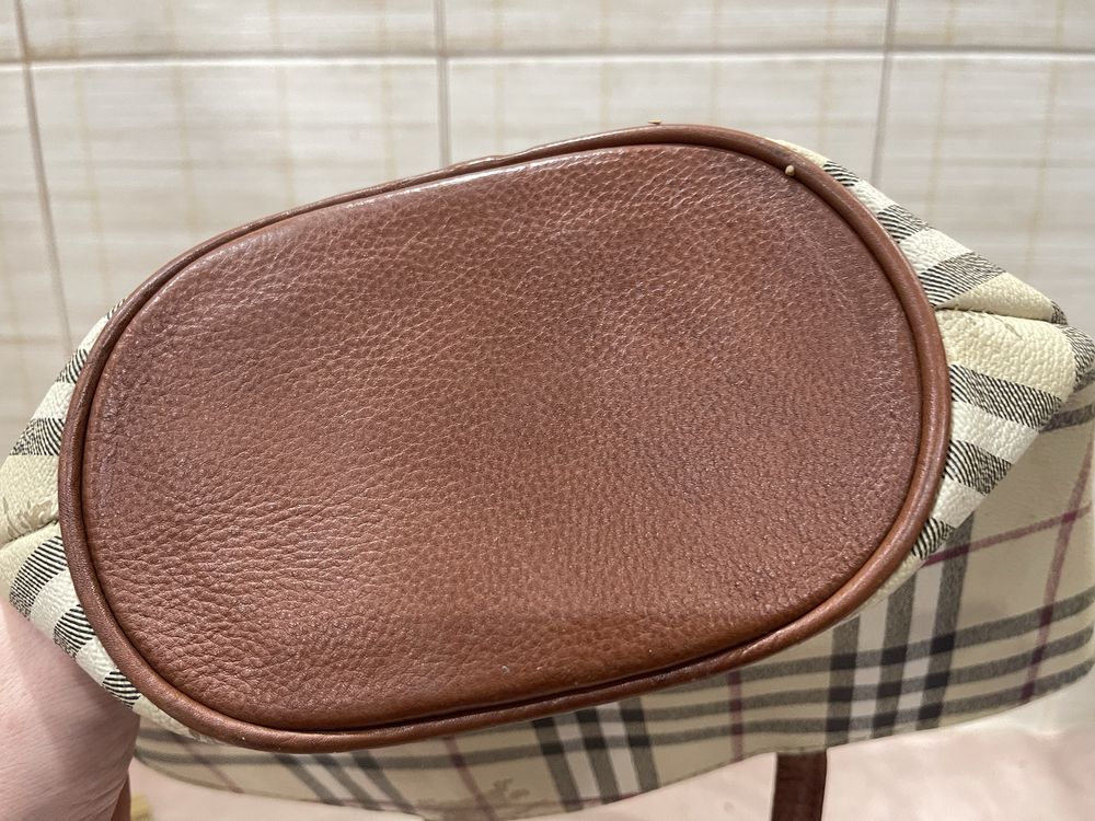 Сумка  люксового бренду Burberry