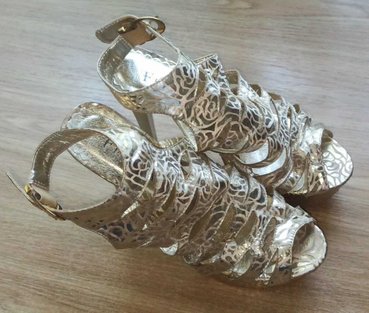 Босоножки Ferlissa