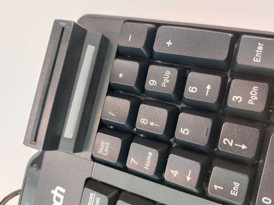 Teclado para PC com leitor de cartões - NOVO