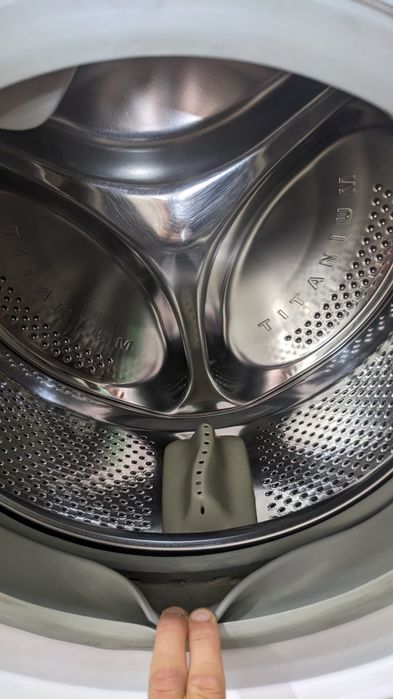 Пральна на машина Indesit