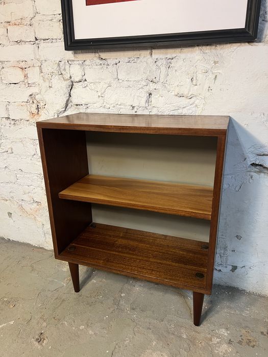 Piekna mała biblioteczka vintage retro prl