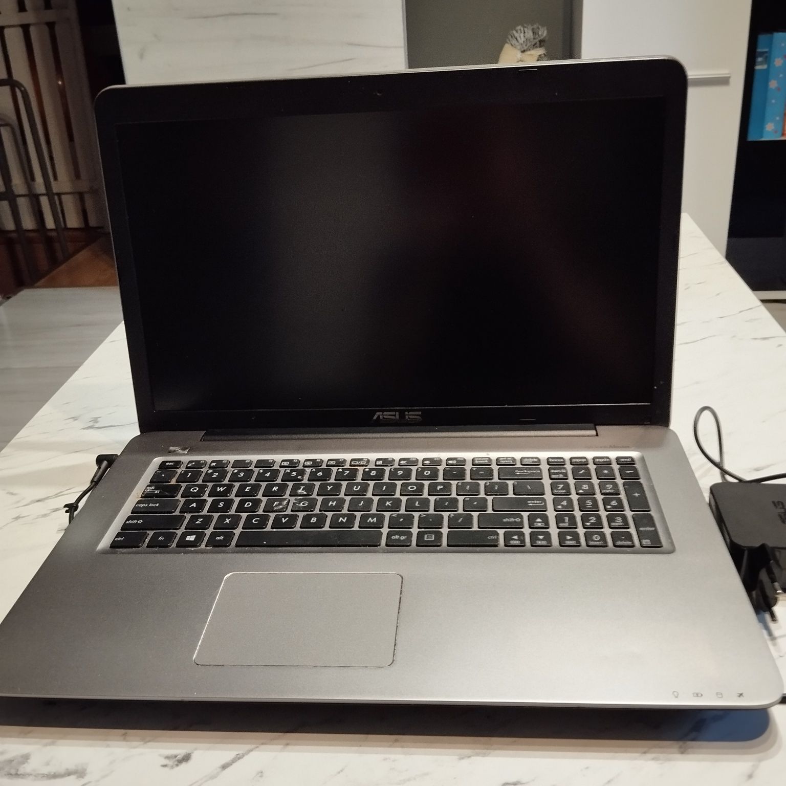 Laptop Asus 17calowy