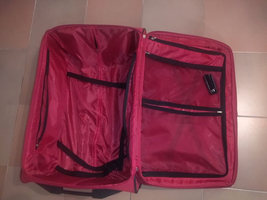 Mala de Viagem Vermelha