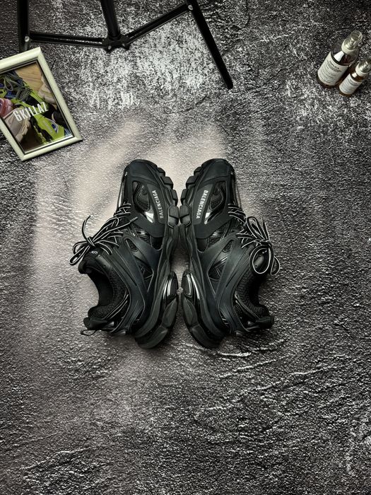 balenciaga track 1 black 42-43