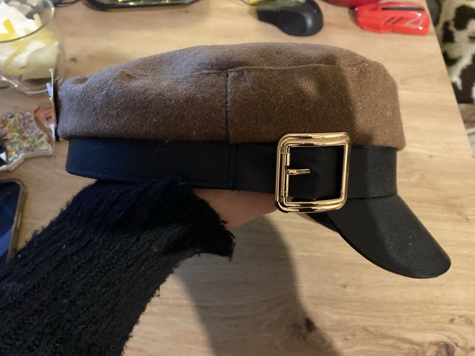 Nowa czapka beret kaszkiet brązowy klamra