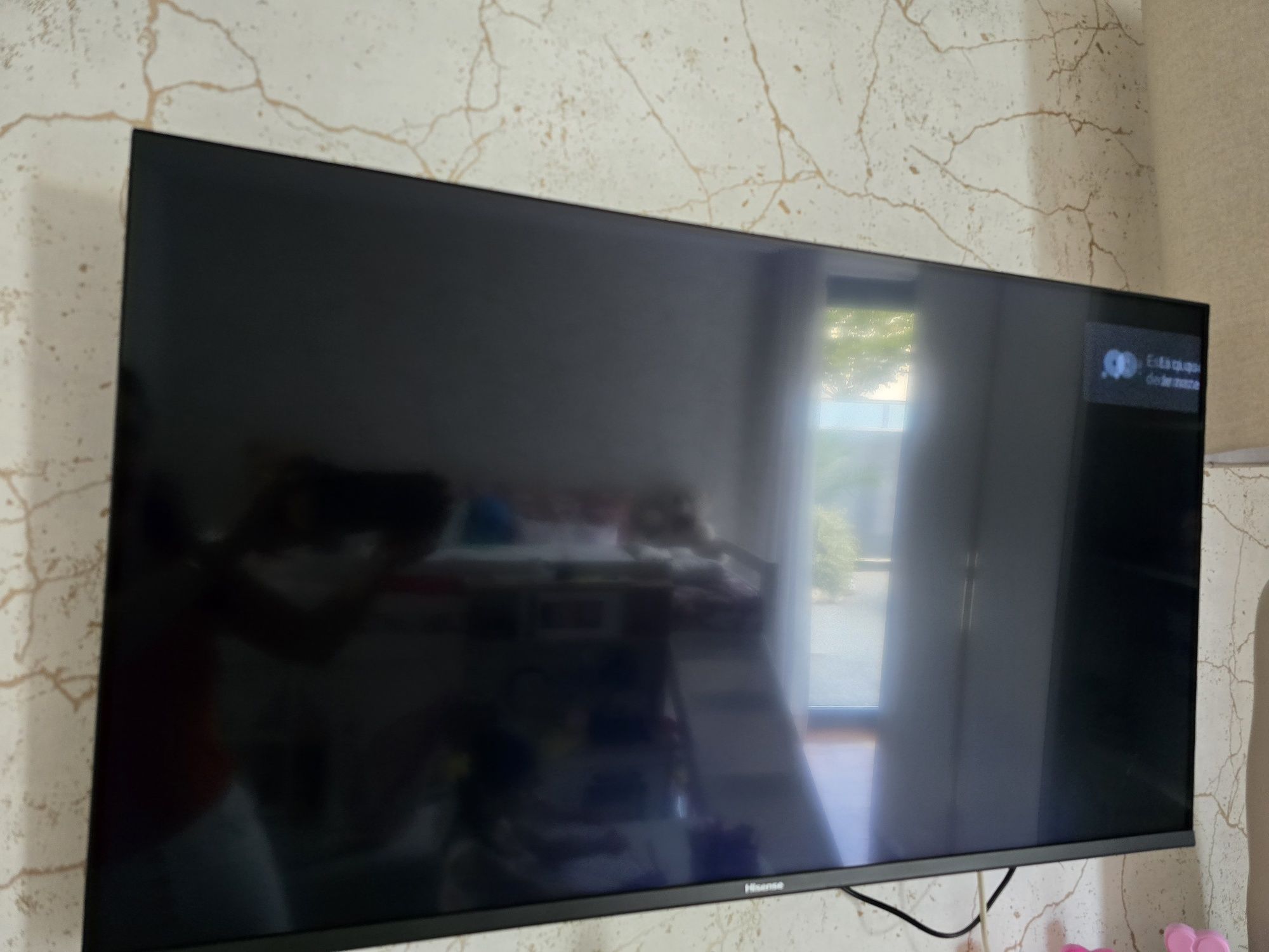 TV Hisense com comando