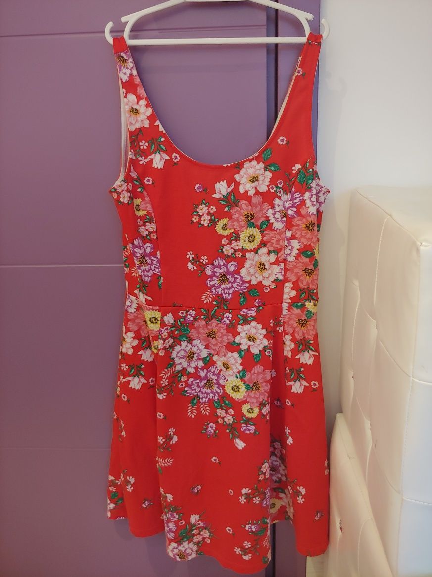 Sukienka H&M czerwona w kwiaty rozmiar M
