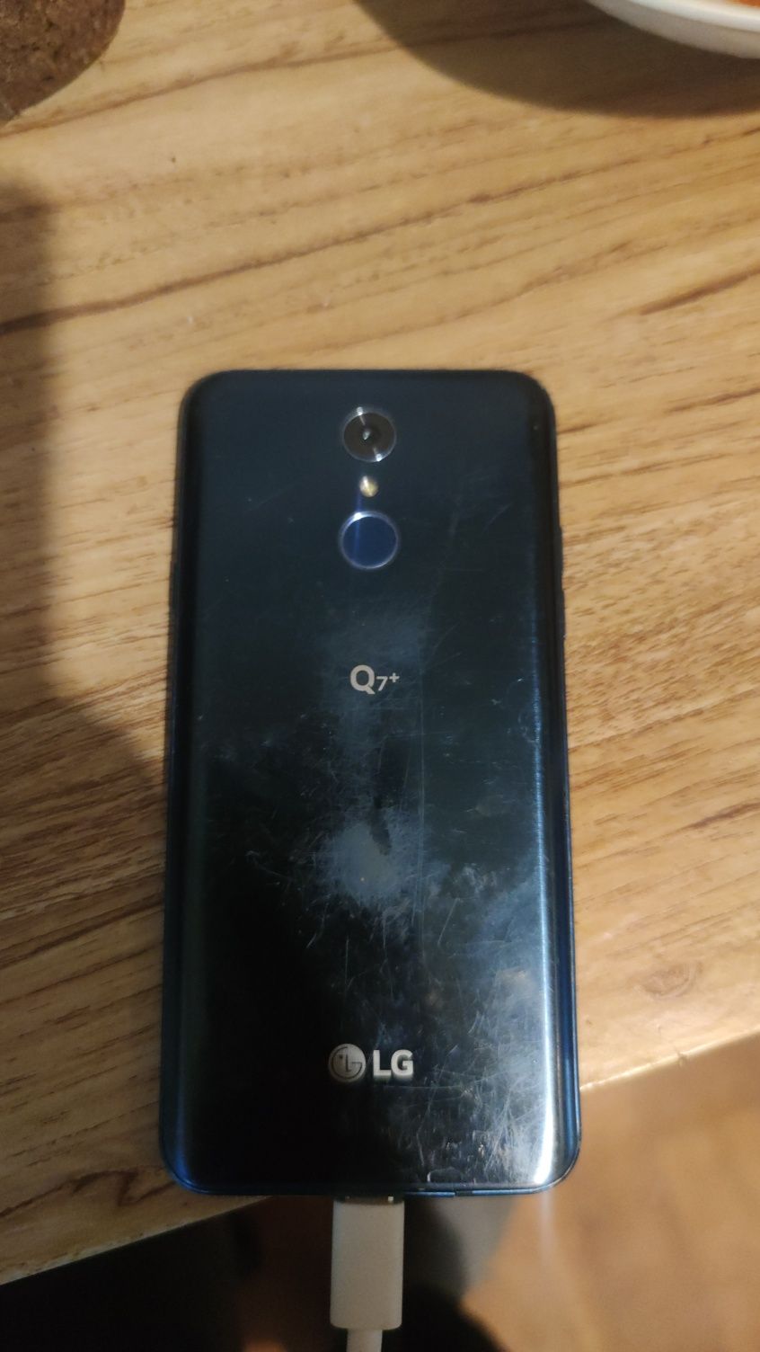 Продам lg Q7 plus