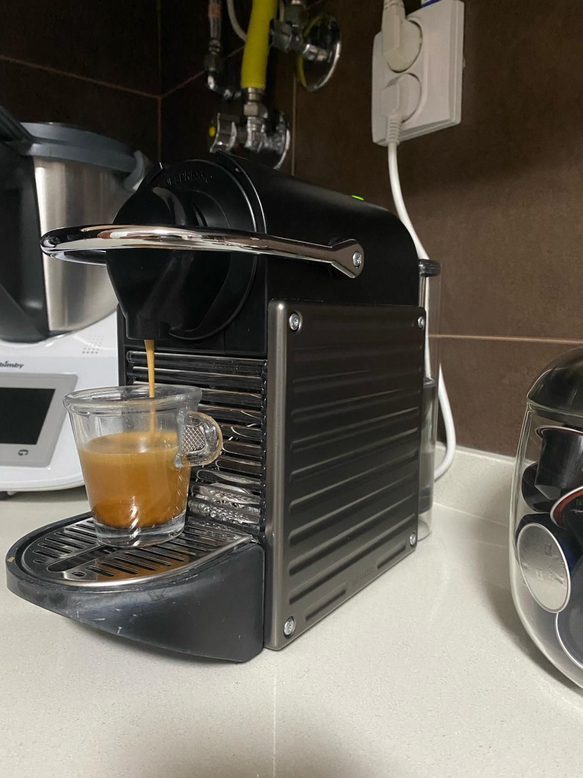 COMO NOVA - Máquina de café Nespresso PIXIE