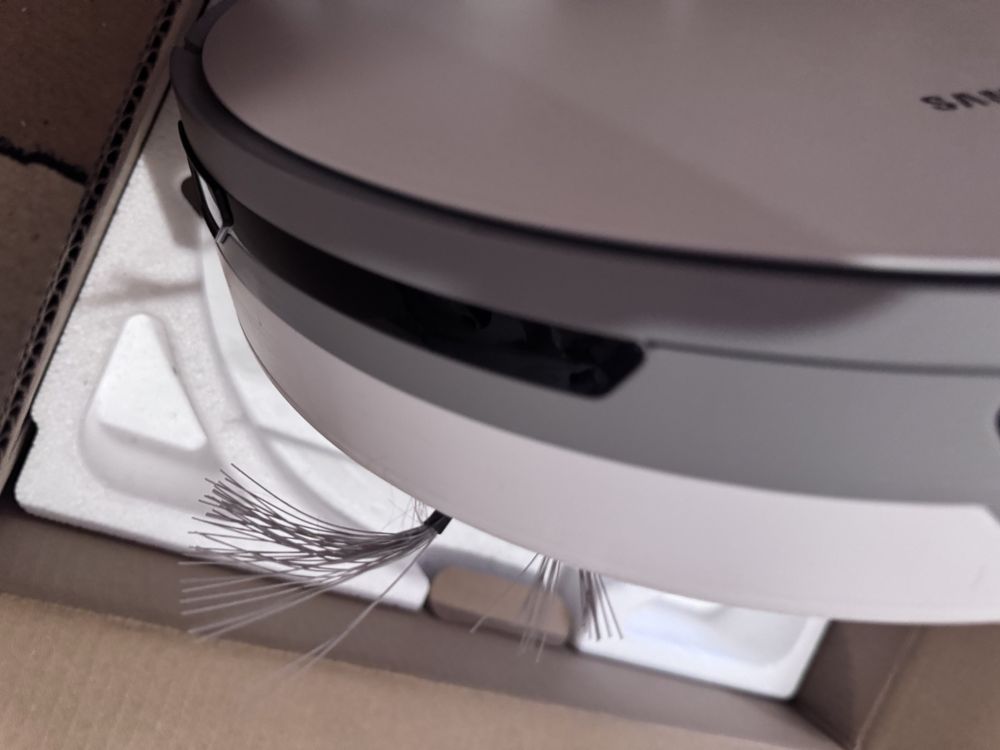 Продам робот-пылесос ( Samsung VR30T80313W/UK)